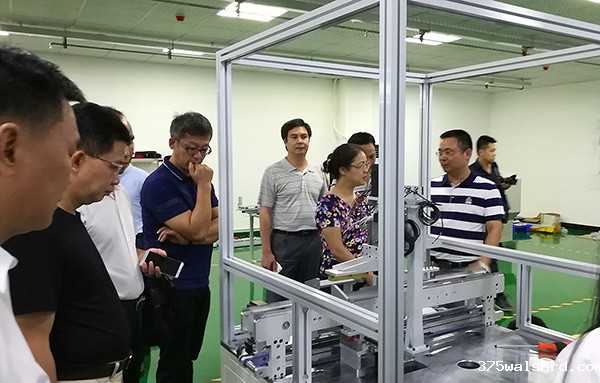 广西桂平市市委书记钟畅姿、副市长蒙星强一行莅临伟德国际betvicror下载参观指导