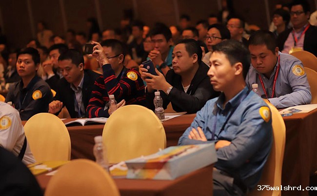 伟德国际betvicror下载出席SbSTC技术狂欢趴，分享智能工厂主题演讲